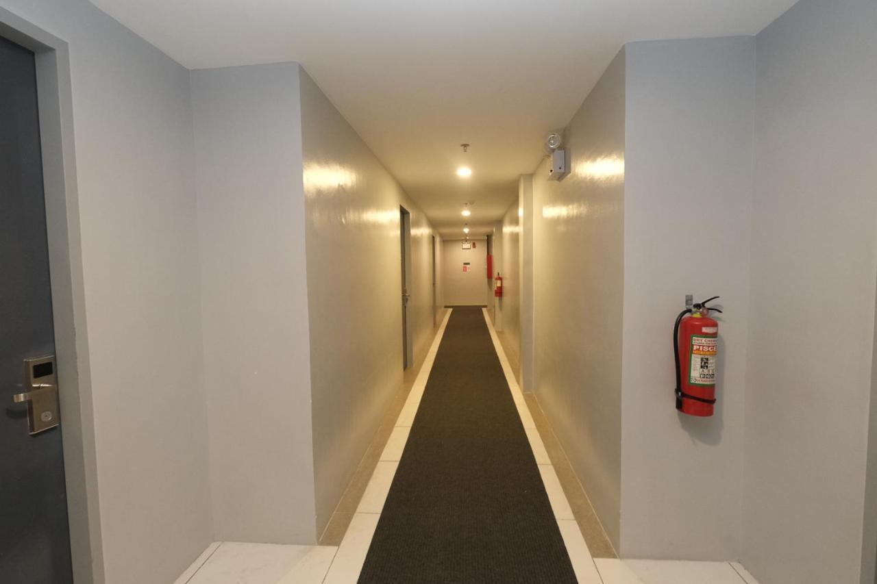 Rosey Hotel Cabanatuan City Exterior photo
