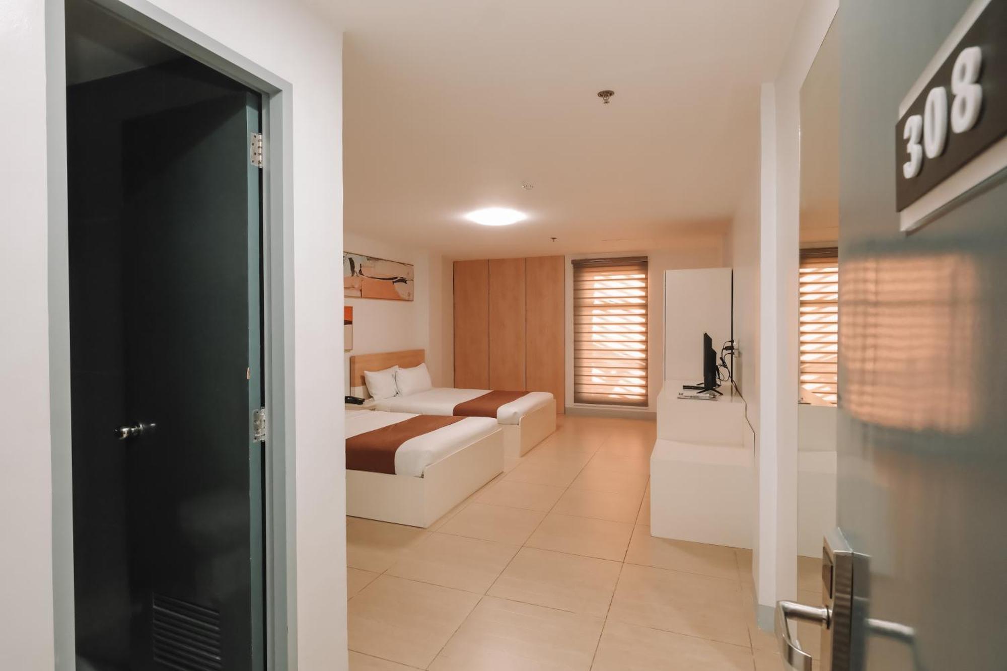 Rosey Hotel Cabanatuan City Exterior photo