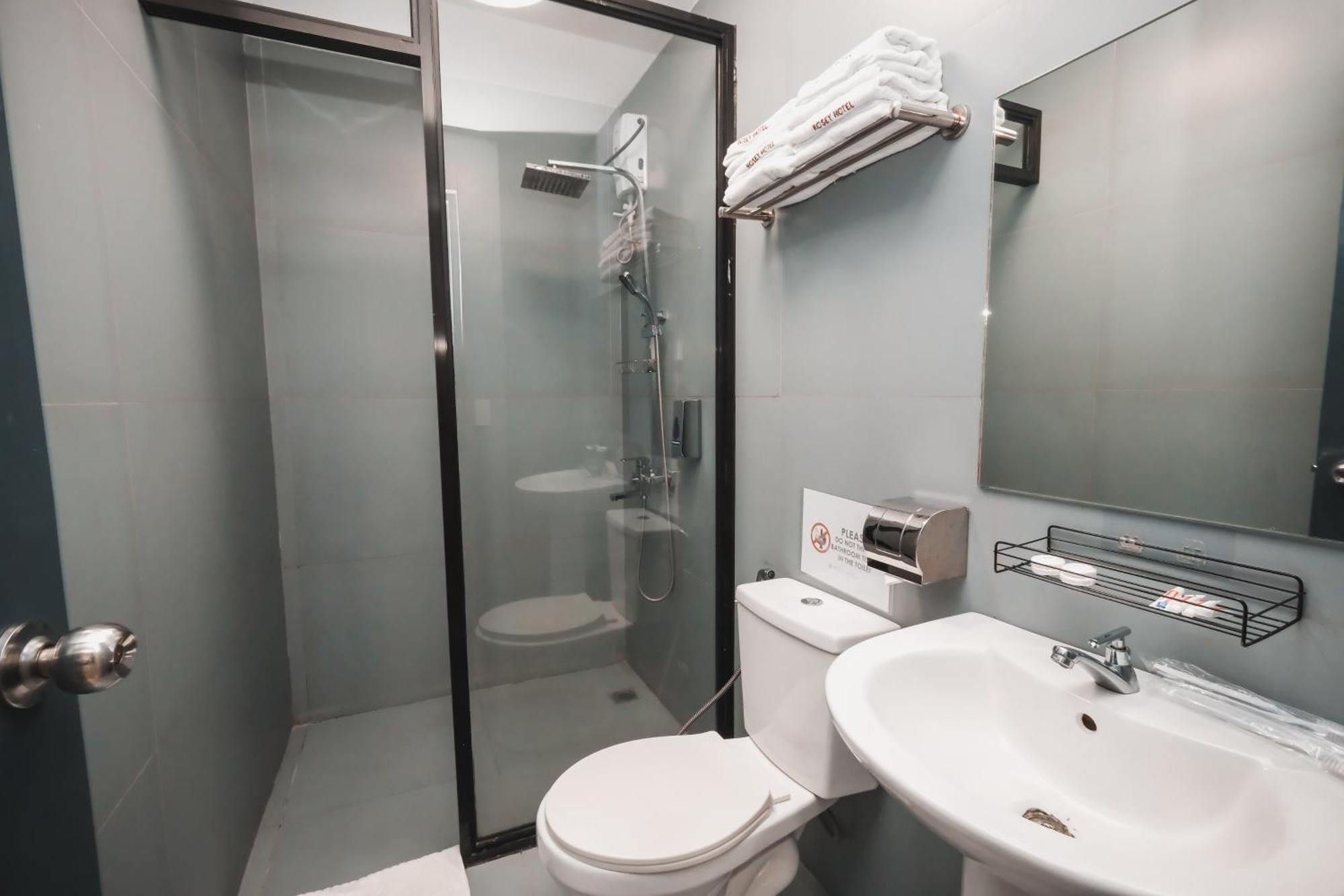 Rosey Hotel Cabanatuan City Exterior photo