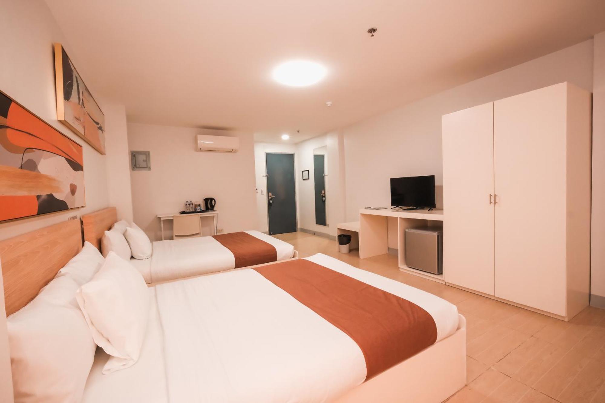 Rosey Hotel Cabanatuan City Exterior photo